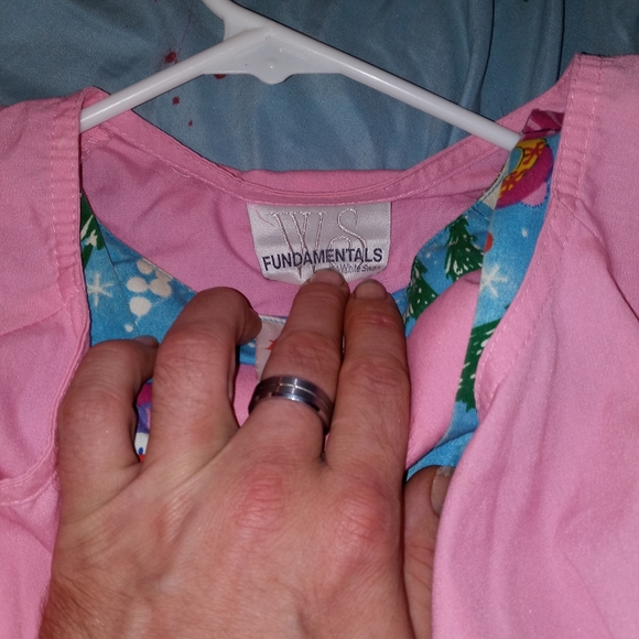3 Whole scrub outfits - Picture 2 of 8